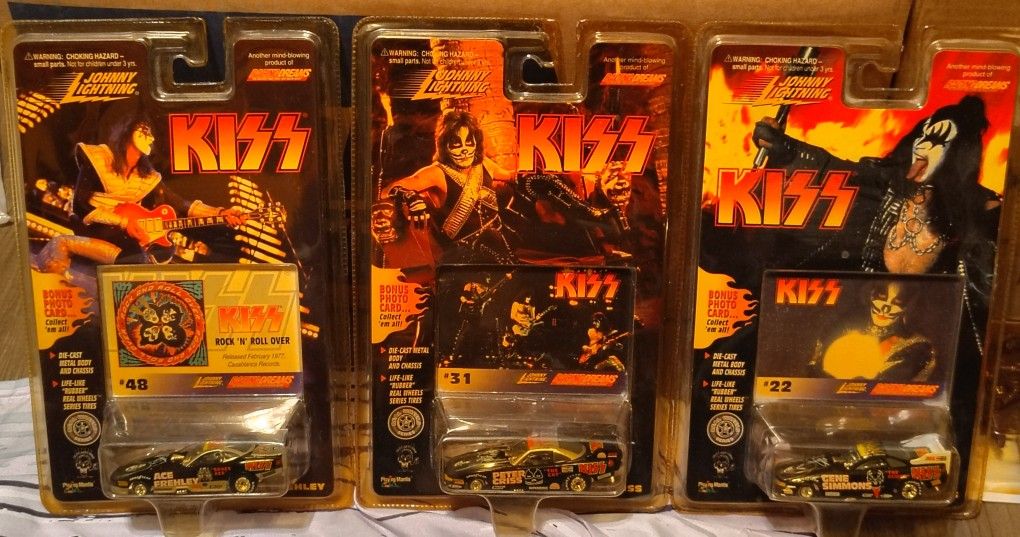 Johnny Lighting Kiss Band