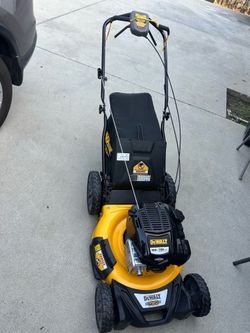 DEWALT 21 in. 163cc Briggs and Stratton 725Exi Engine Rear Wheel Drive 3-in-1 Gas Self Propelled Walk Behind Lawn Mower