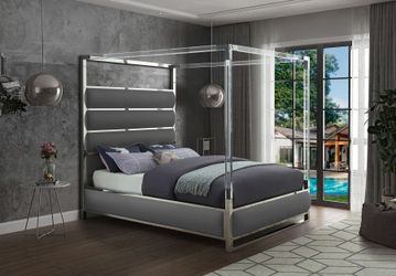 CANOPY PLATFORM BED NEW IN BOX