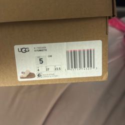 K Funkette Uggs Slipper size 5