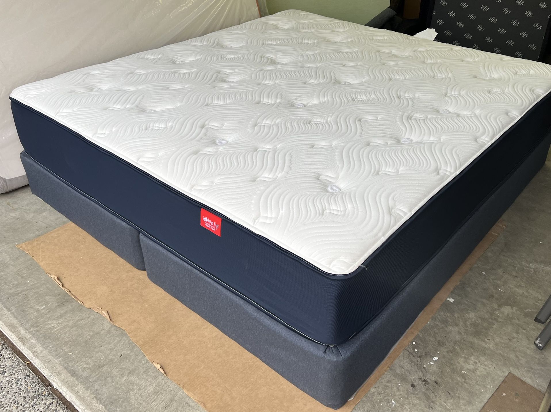 King Size Big Fig Mattress & Boxspring for Sale in Marysville, WA OfferUp