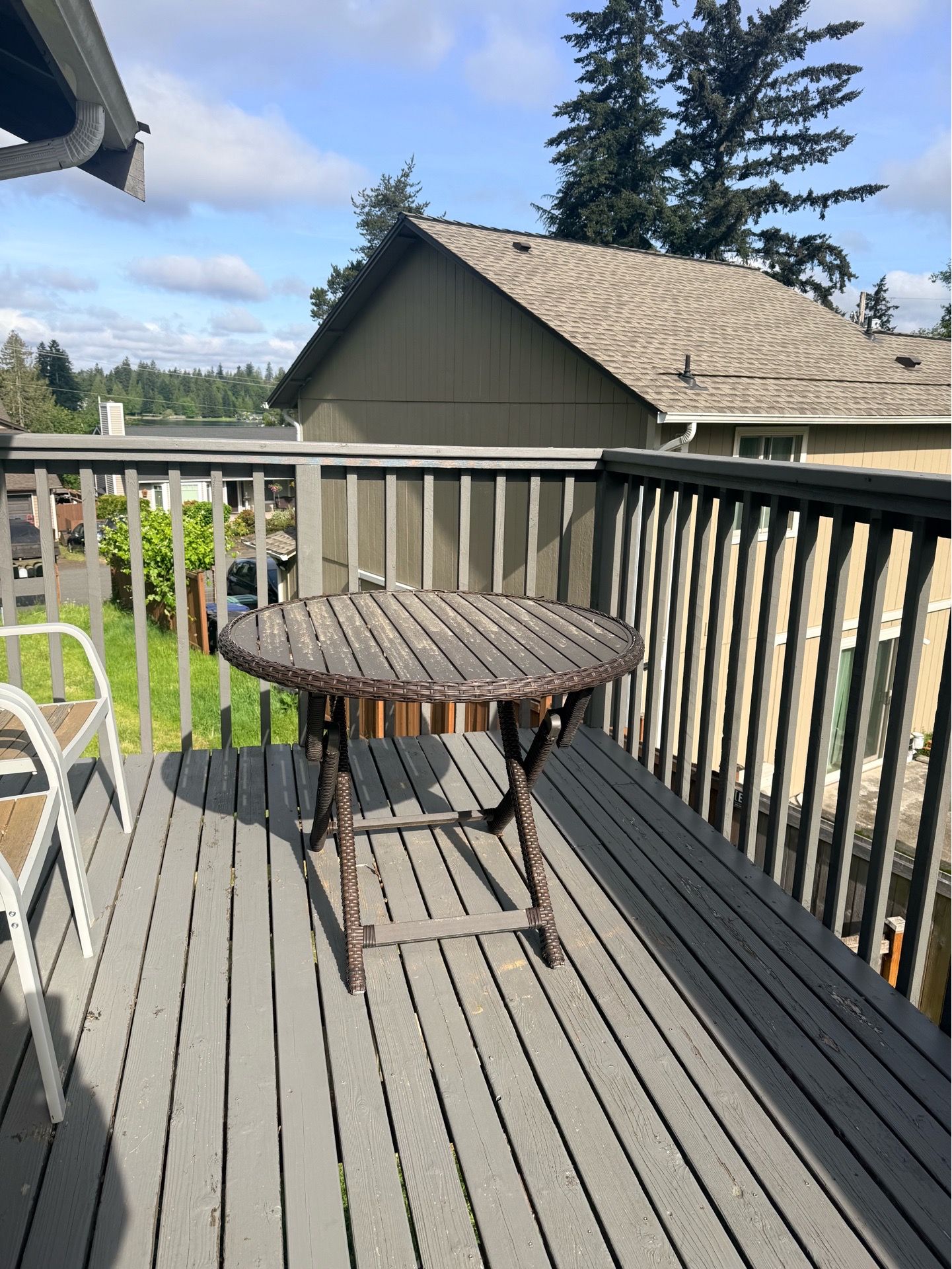 Outdoor Patio Table – Good condition!