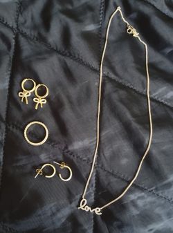 Lot of Modern 4 Piece 925
Sterling Silver/Gold Plate
Cubic Zirconia Jewelry Set