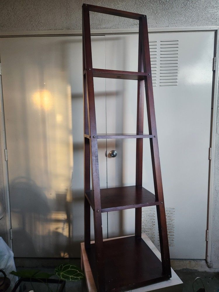 Freestanding Wooden Ladder Shelf