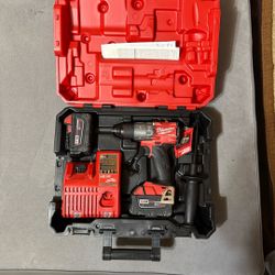 Milwaukee Hammer Drill Fuel And Battery 5.0 Ah (2) And Charge 