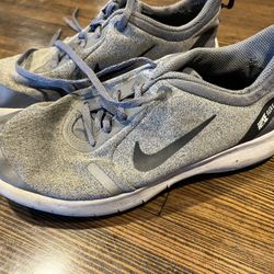 Nike Tennis Shoes