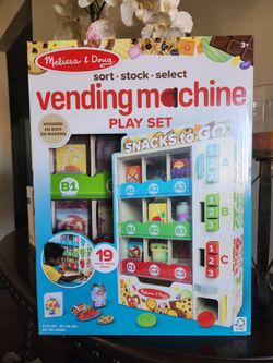 Melissa & Doug Wooden Vending Machine Play Set