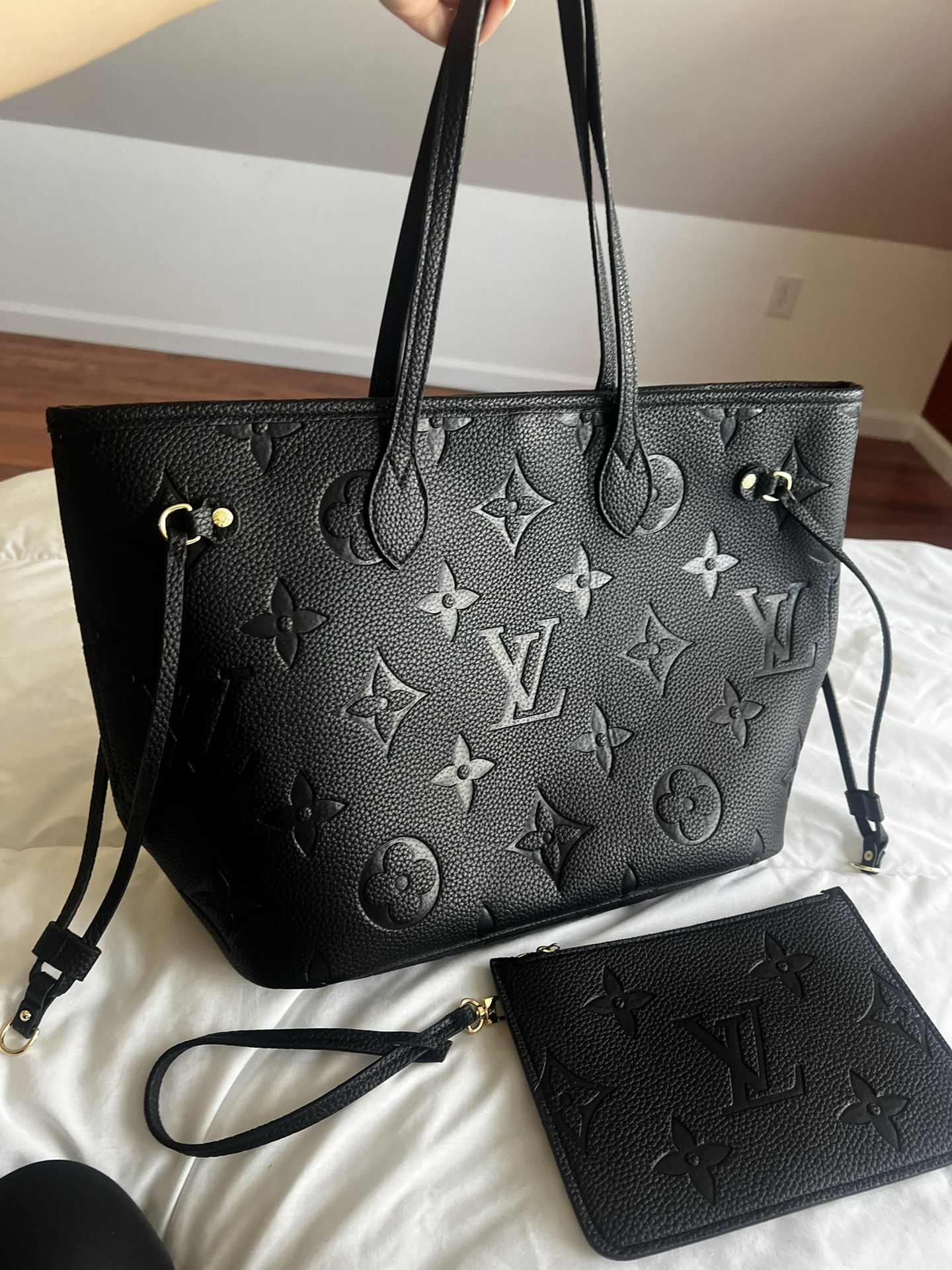 Authentic Louis Vuitton Neverfull MM Tote Bag for Sale in Fairfax, VA -  OfferUp