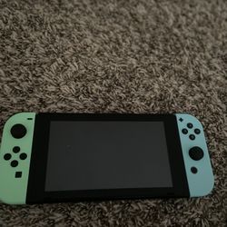 nintendo switch Comes with box and everything  10/10 condition 