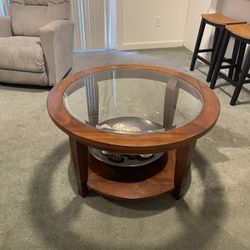 Coffee table (bowl decor Included)