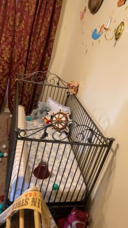 Gorgeous (Bratt Decor Crib!) *PLEASE READ*