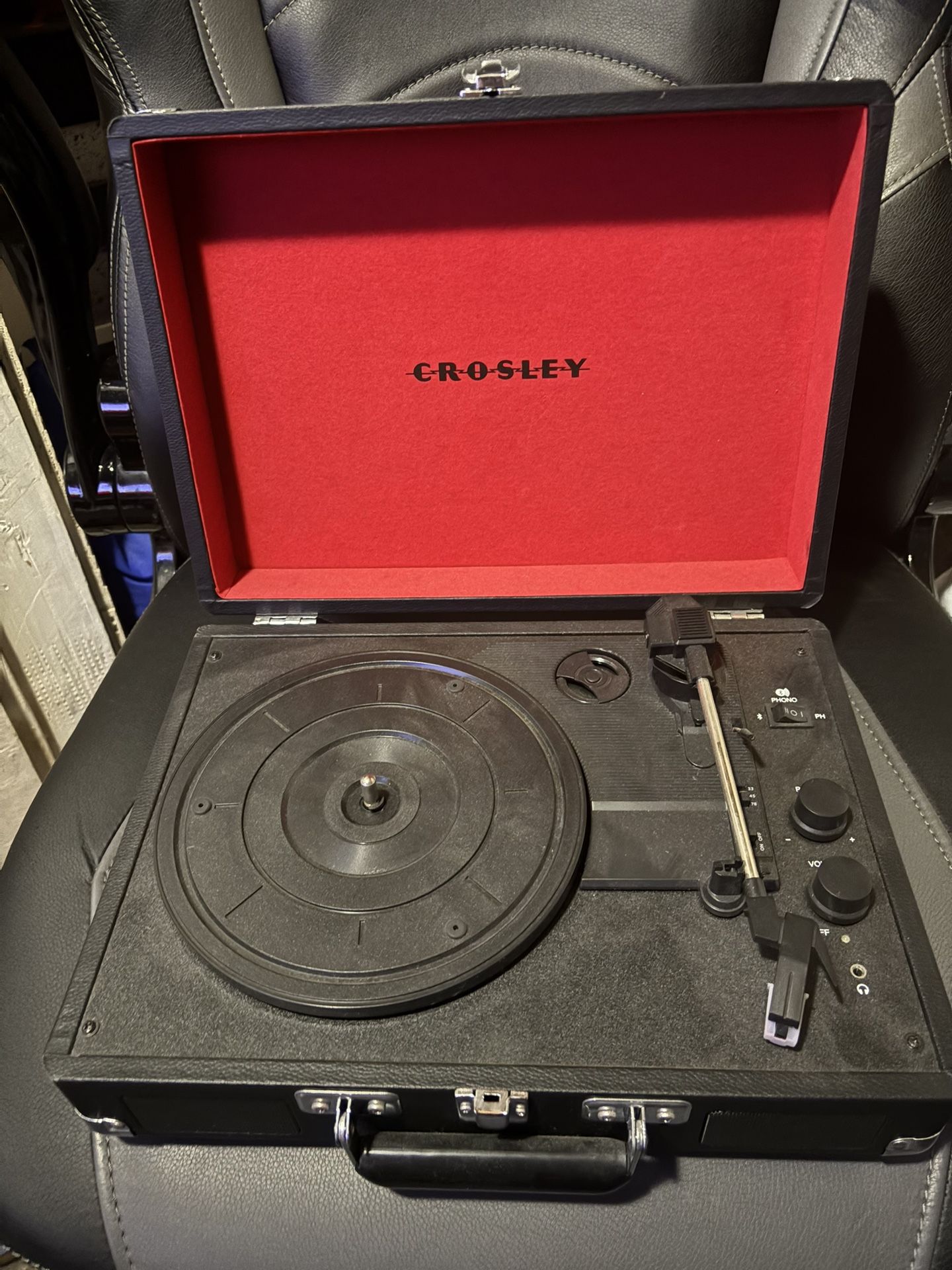 crosley briefcase record player