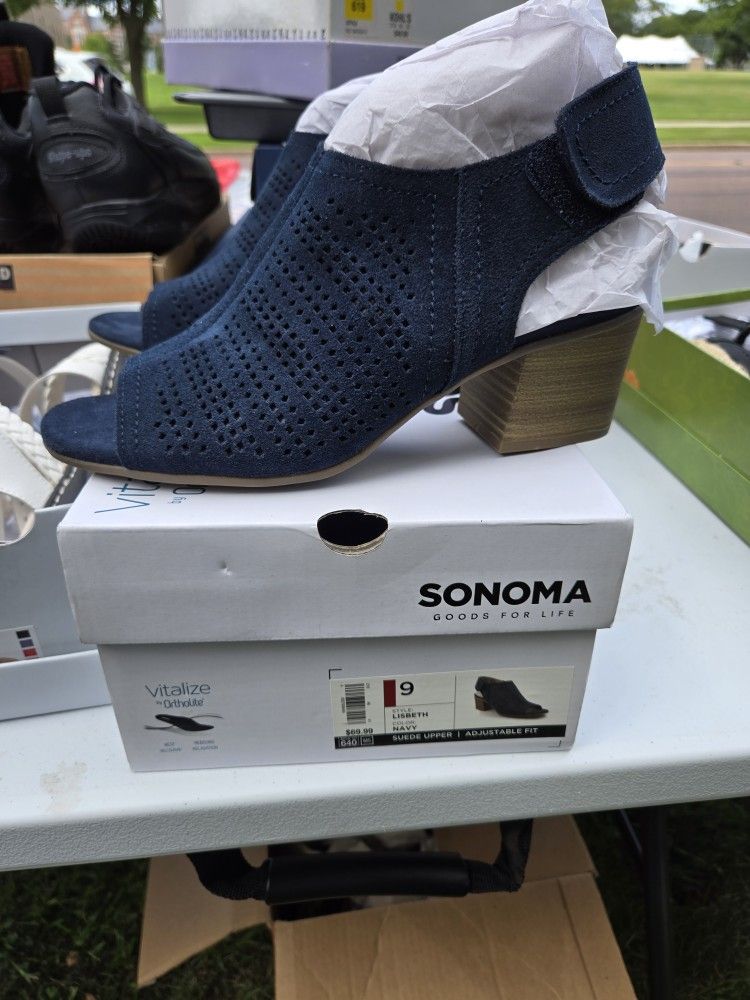 Sonoma ladies vitalitze by Ortholite, adjustable shoes, size 9, navy, NEW