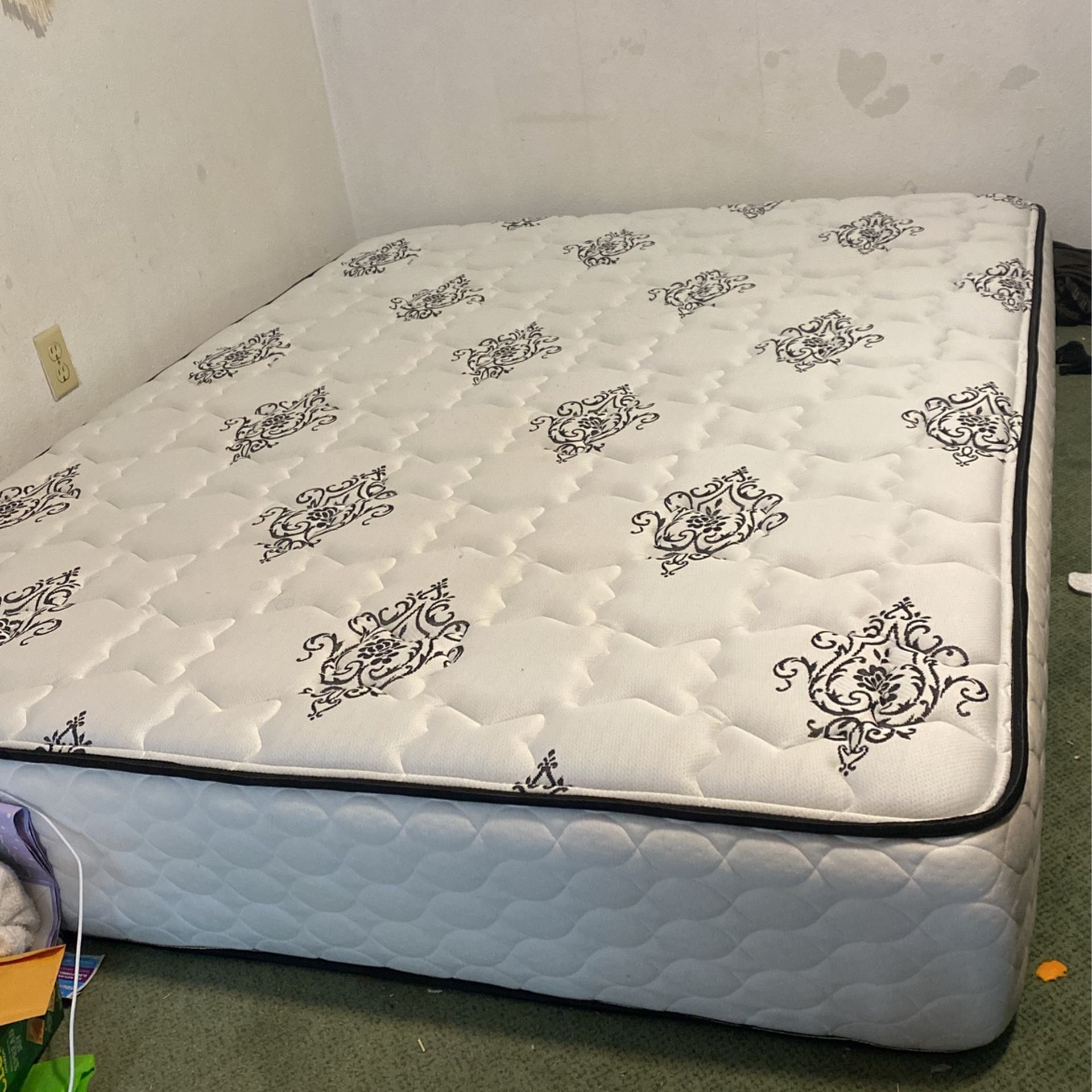 Queen Mattress PENDING PICK UP for Sale in WA OfferUp