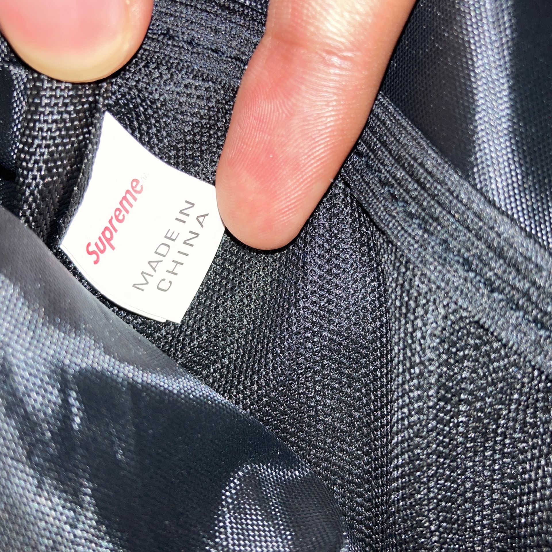 Supreme shoulder bag black FW18 for Sale in Vancouver, WA - OfferUp