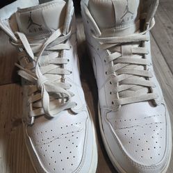 Nike Air Jordan Retro 1 Triple White Cool Gray Sneakers 554724-102 Mens Size 10.5