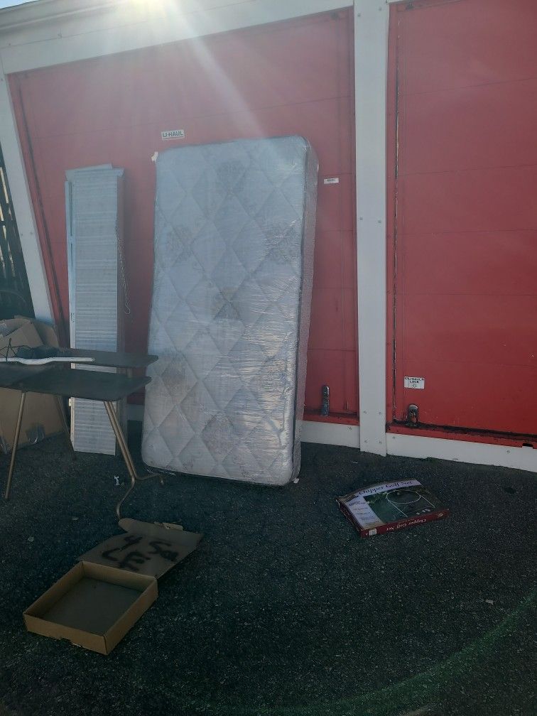 Sealy Matress For Single Bed Like New