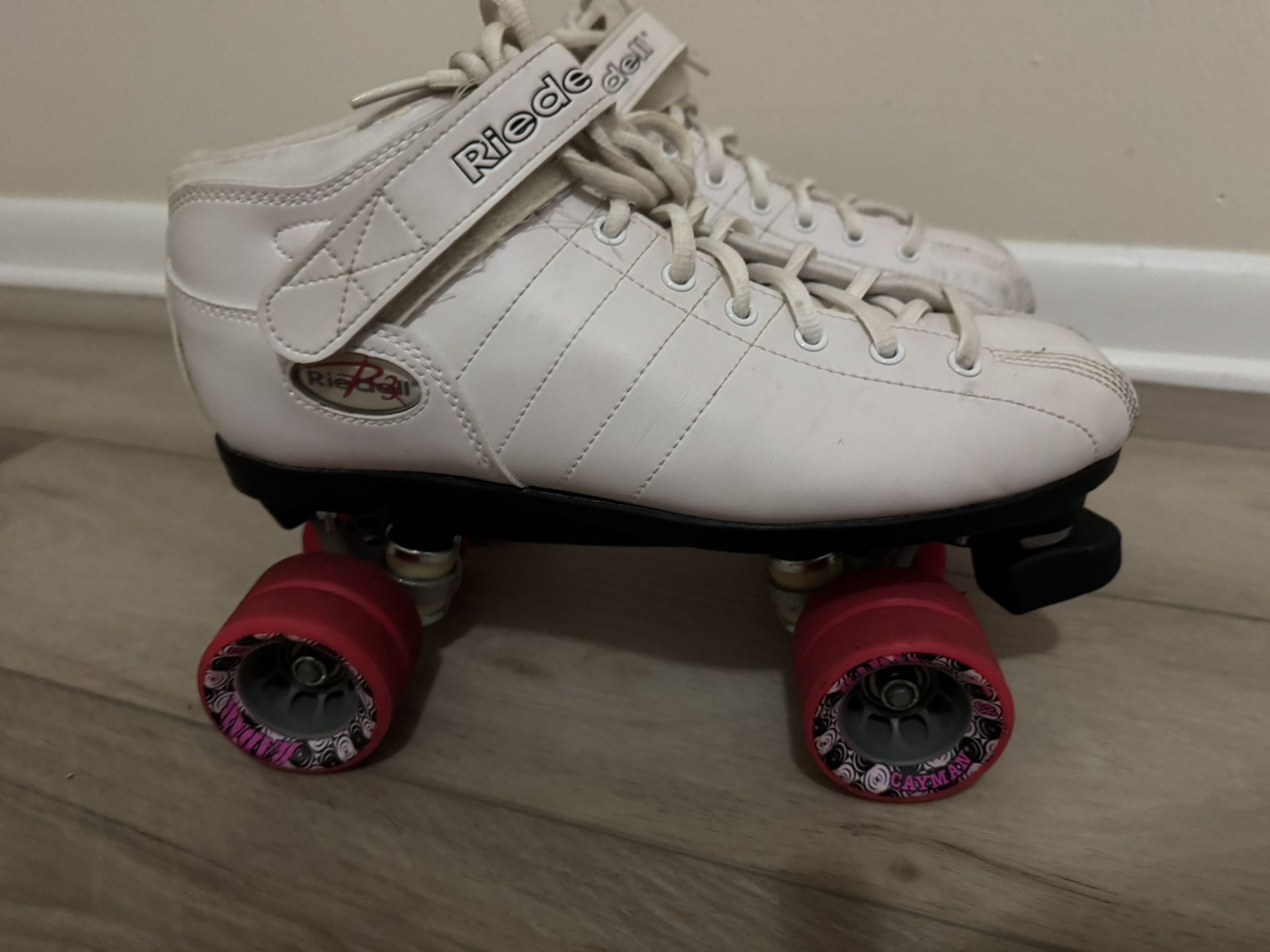 Riedell Roller Skates Size 11 Women’s Used White Quads Comes With Skate Bag!