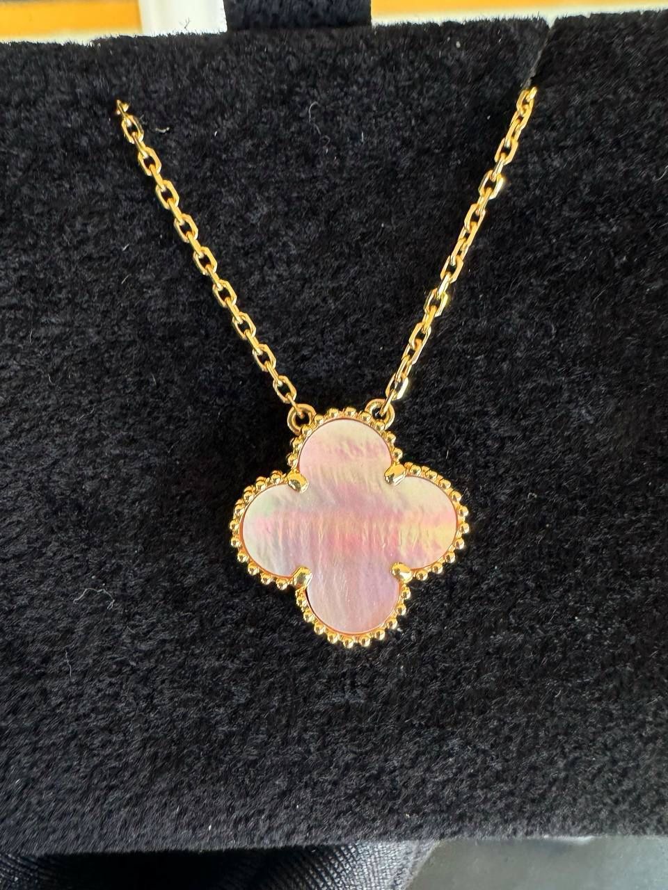 18k yellow gold Van cleef style pink MOP clover shape stone