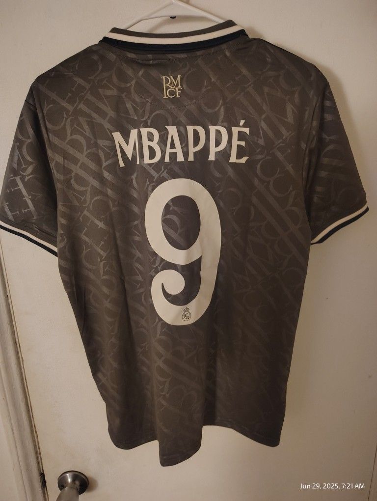 10/10 Brand Spankin' New. The Picture Speaks For Itself. You better grab this steal!