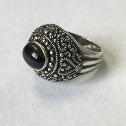 Vintage Sterling ring, Around Size 9, finely detailed