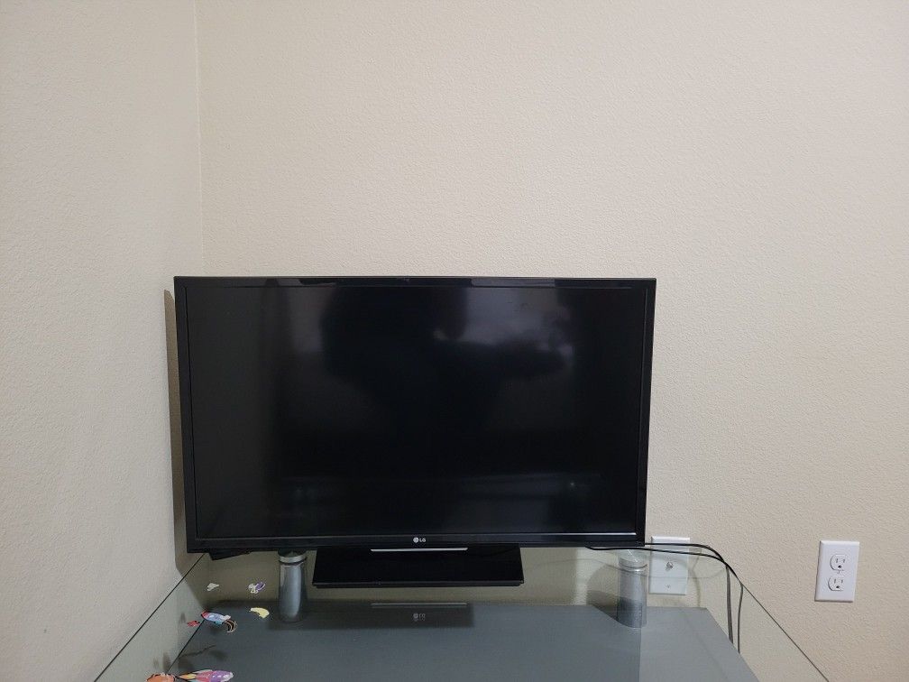 LG 32-INCH TV With ROKU STICK