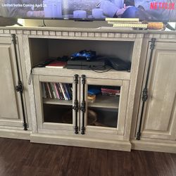 Broyhill Tv Stand