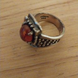 19.60 925 SILVER RING WITH AMBER STONE 