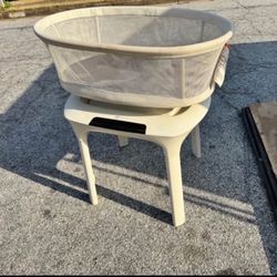 4 Moms Bassinet 