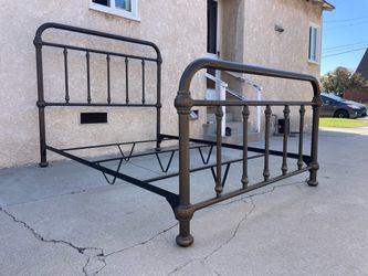 Queen iron Wesley Allen bedframe