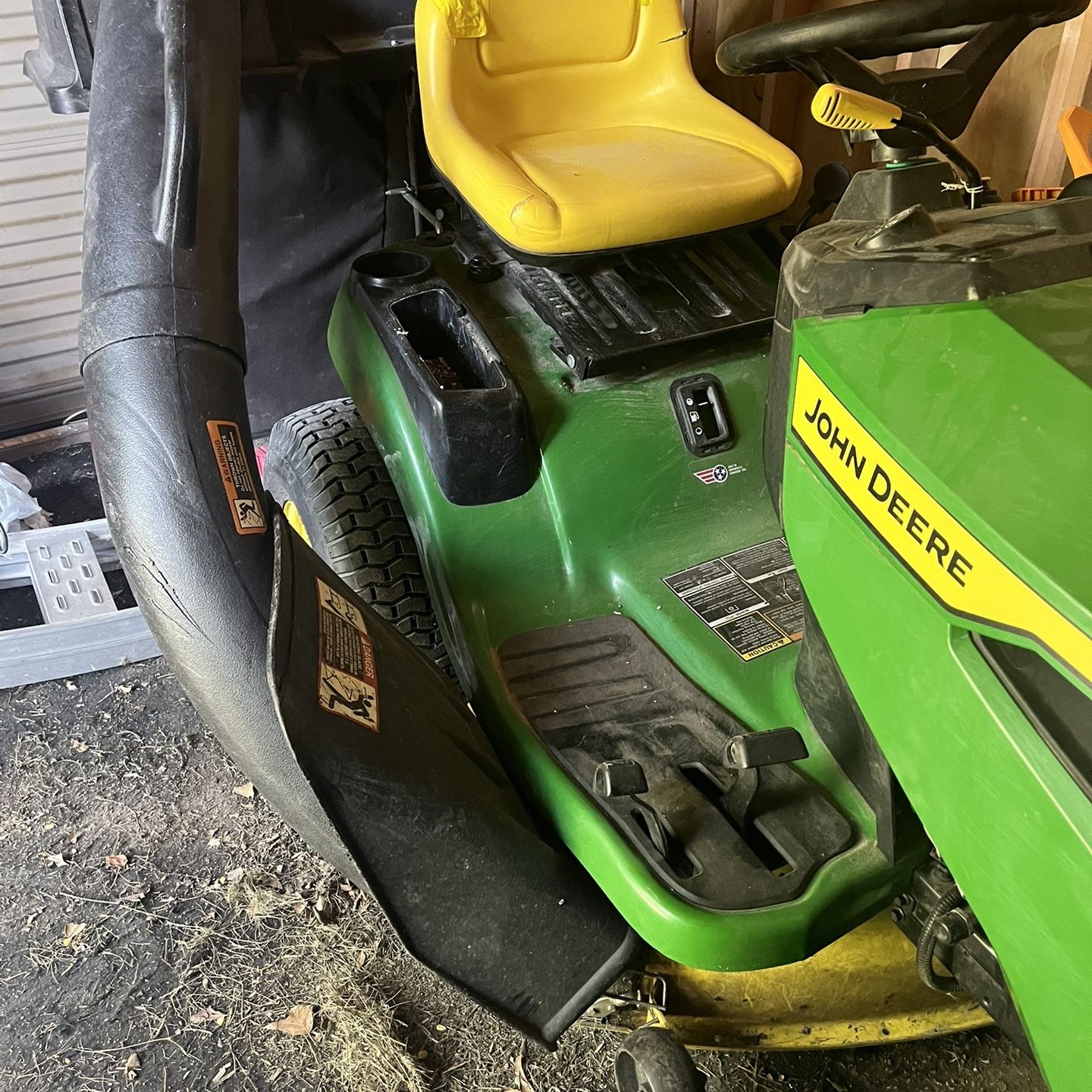 Riding Lawnmower (John Deere S100)