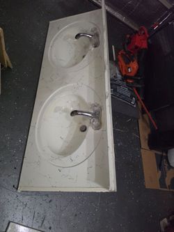 Free double sink vanity 60"