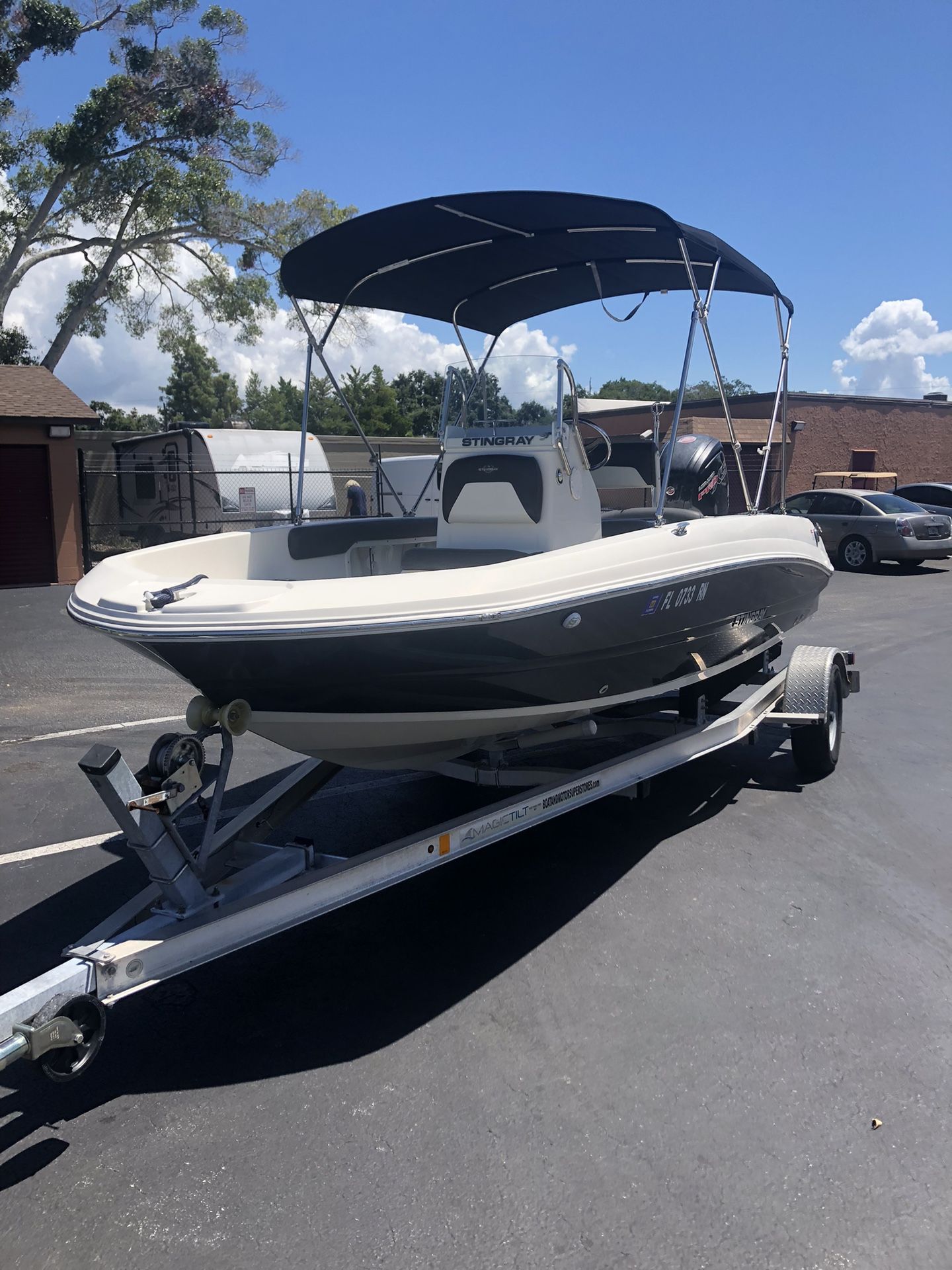 2017 186 Stingray Center Consul