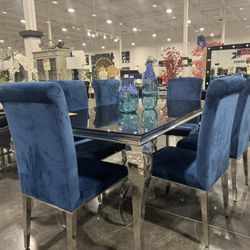 7 PIECE DINING SET. Include: dining table and 6 side chairs.