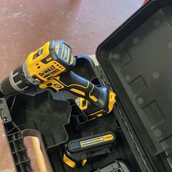 Dewalt DCD796-1/2”Cordless HammerDrill 2 Speed Battery 1.5 AH and Charger . 
