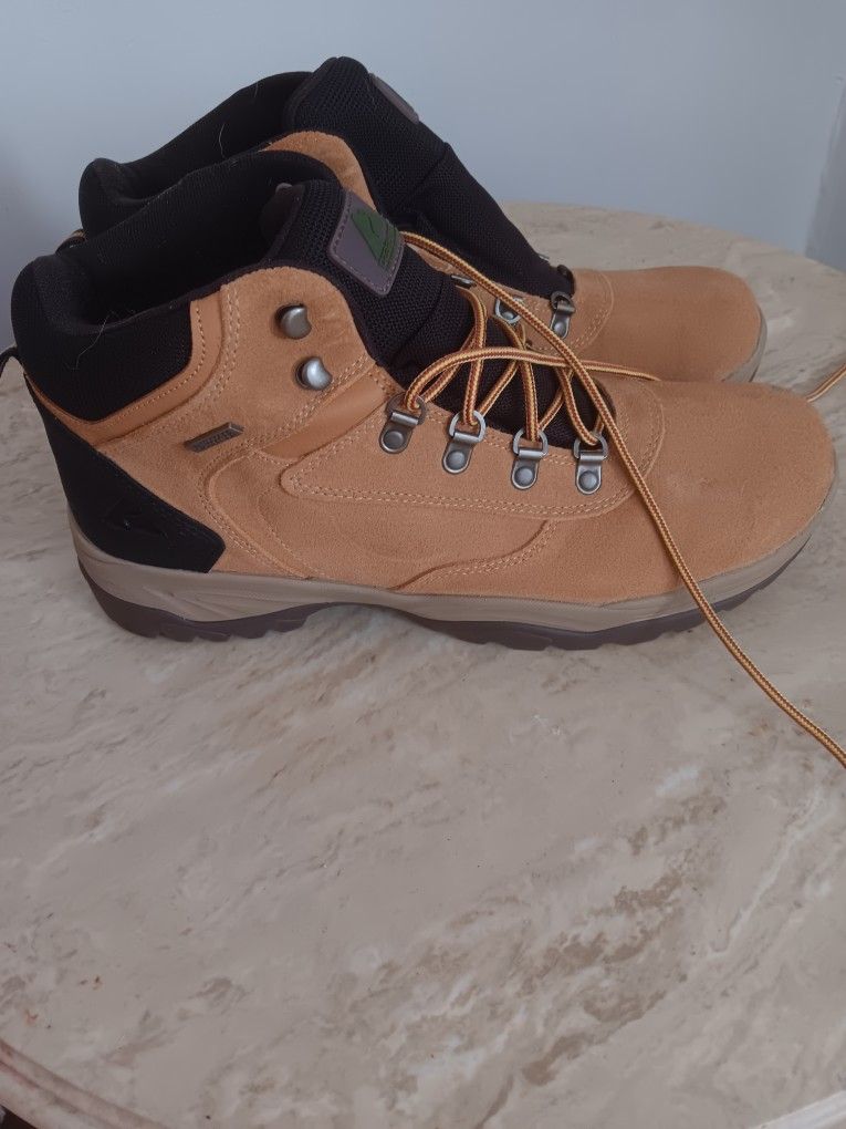 Size 13 OZARK TRAIL MEN'S WORKBOOTS