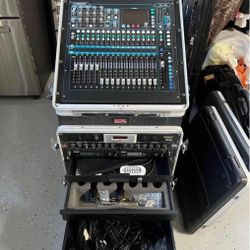 Mixer-Allen&Heath QU-16 Digital Audio Mixer System With Rolling Case.