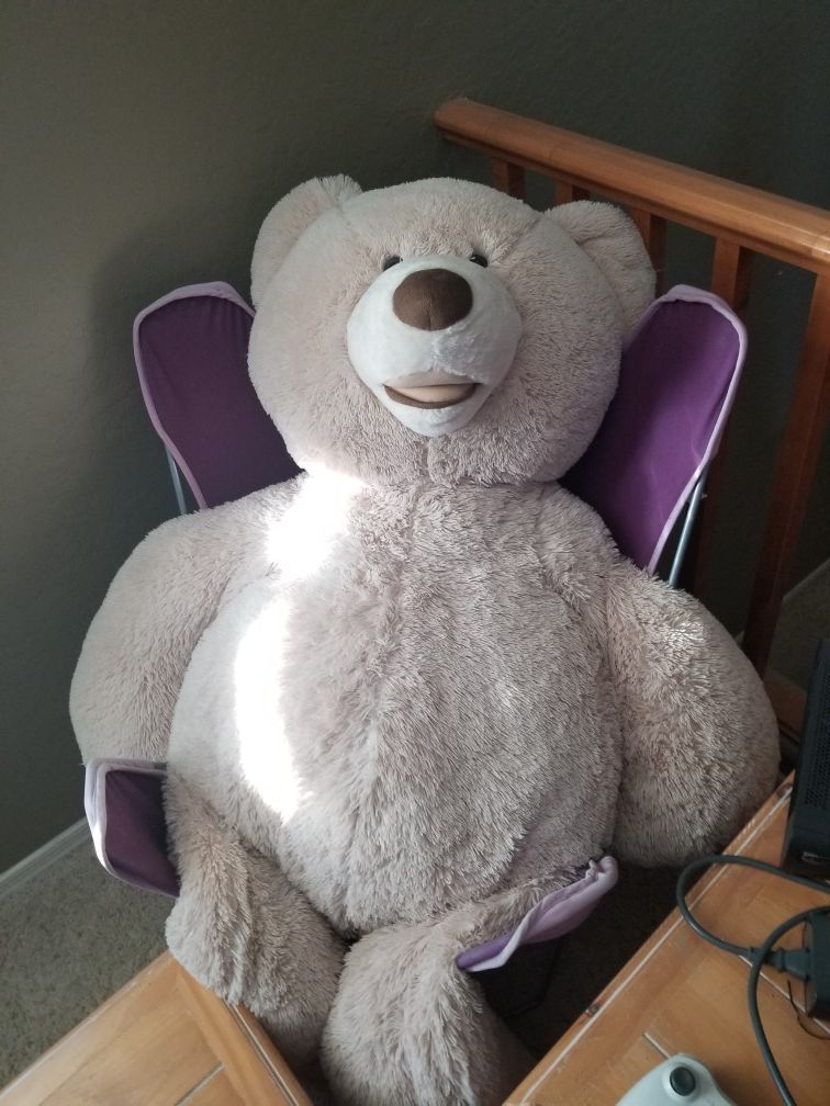 Huge stuffed teddy bear