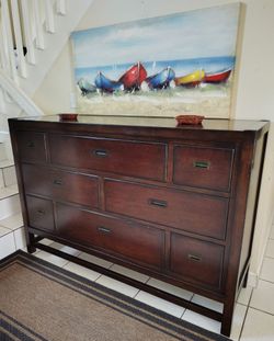 THOMASVILLE SOLID WOOD DRESSER DEEP DRAWERS DELIVERY AVAILABLE