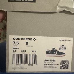 Converse Men 7.5/ Women 9