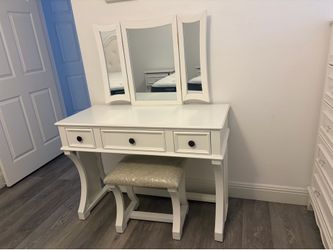 Bobkona Edna white vanity set