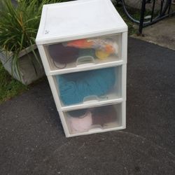 Plastic Drawer  Comes With Yarns