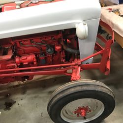 Vintage Ford Tractor – Restored / Classic Farm Tractor