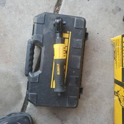 Dewalt 3/8 Air IMPACT WRENCH 