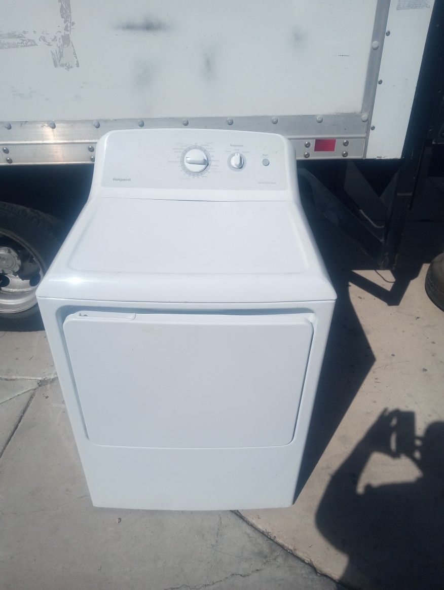 Working White Electric Hotpoint Dryer