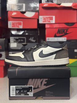 Jordan 1 Low Mocha Size 9.5 Men’s 