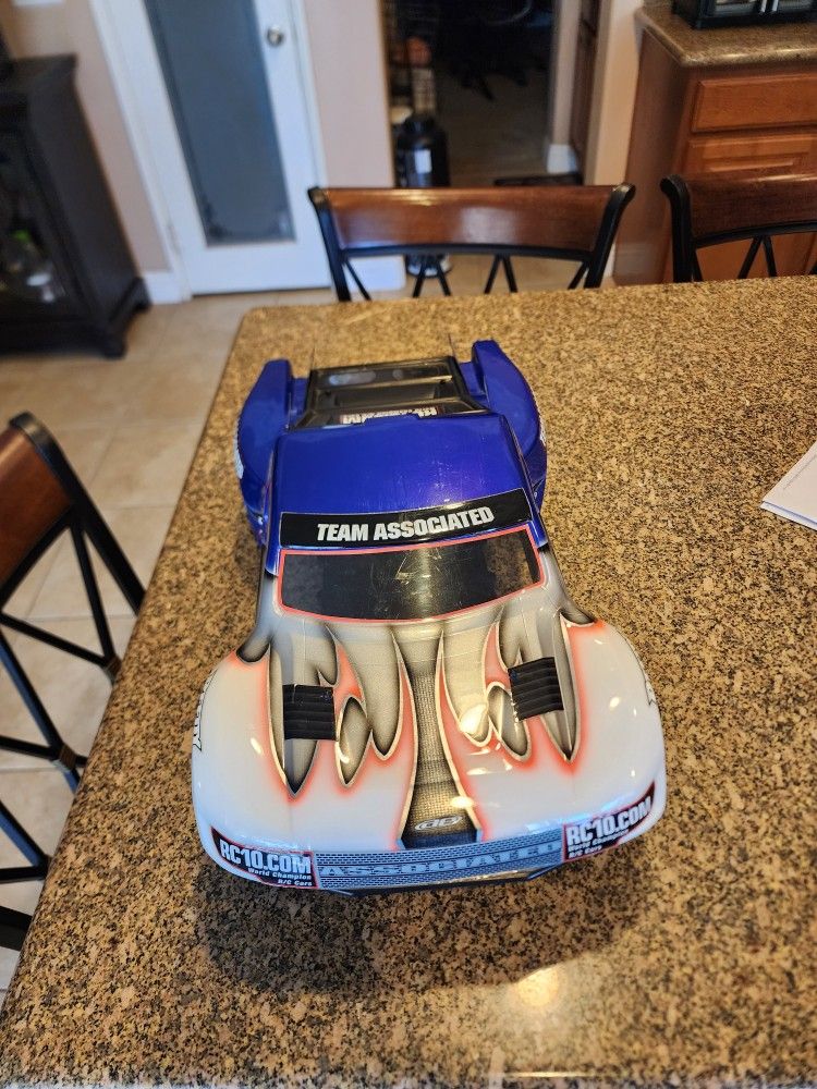 Brand New 1/10 TEAM ASSOCIATED BRUSHLESS 2WD SC10.2 SHORT COURSE TRUCK