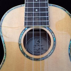 Greg Bennett UK70 Concert Ukelele 