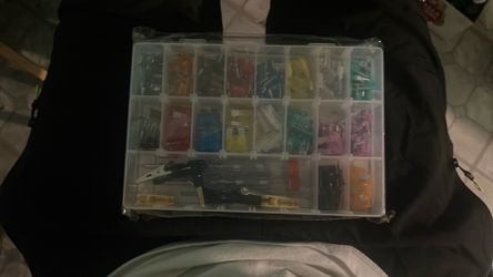 Car fuses /fuse puller / fuse readers