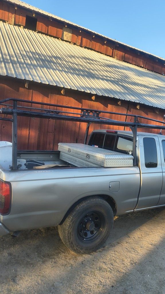 Racas Tool Box And Estereo No Tha Truck